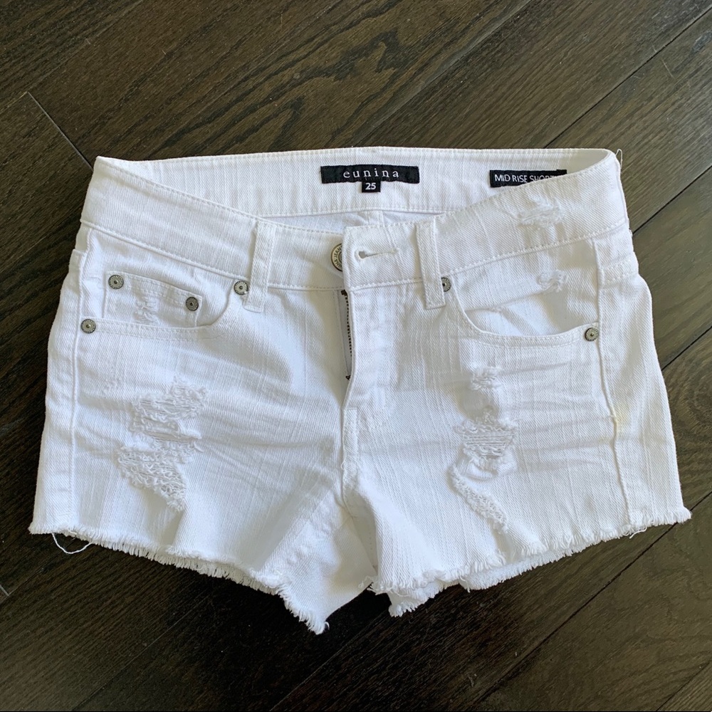 Eunina White Shorts- mid rise
